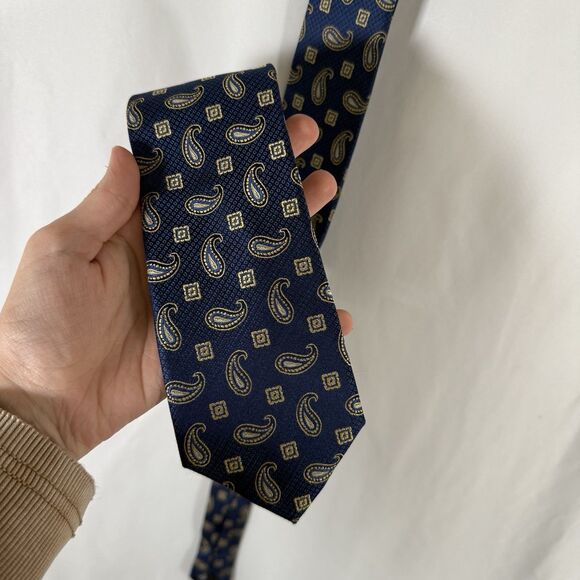 Jos A Bank Traveler Tie Men's 62" Blue Paisley 100% Silk Stain Resistant 3" Wide - Picture 1 of 4